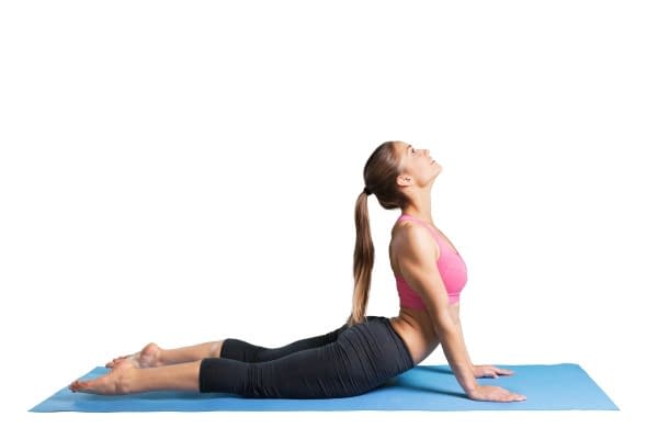 Rolfing Blick auf die Yoga PositionCobra - junge Frau in Yoga Position, die potentiell ihre Rücken schädigt