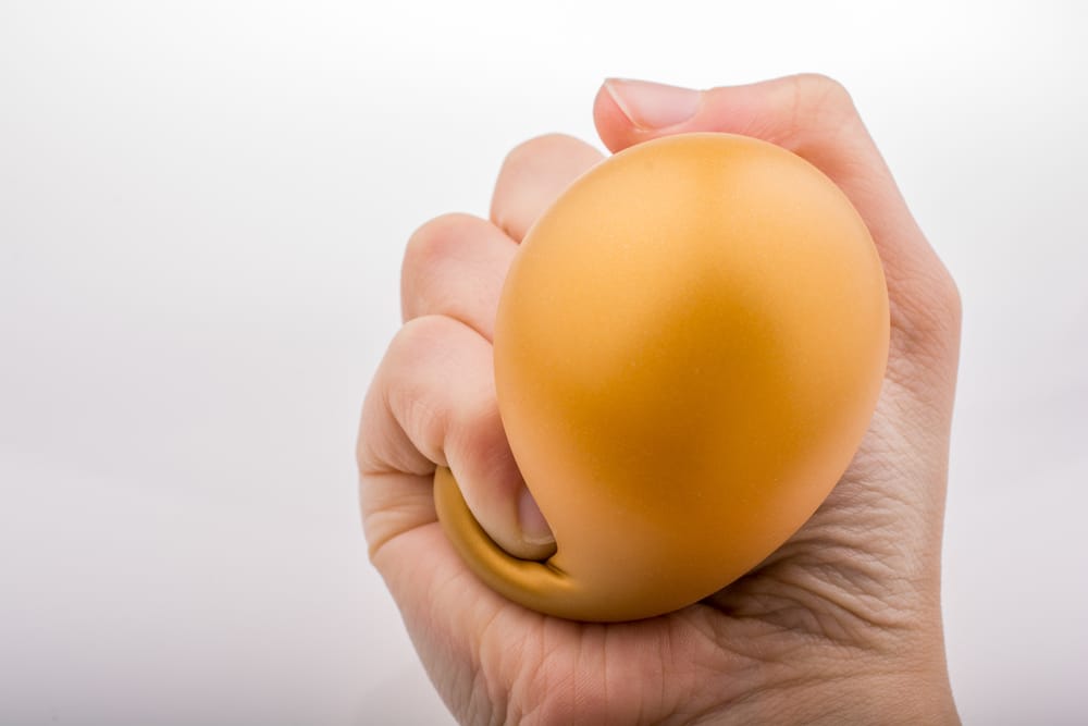 Folgebild, des Balls, der jetzt nach vorne rausgequetscht wird