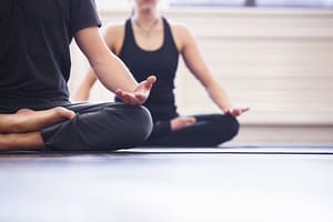 Nutzung des Hüftgelenks in Yogahaltung